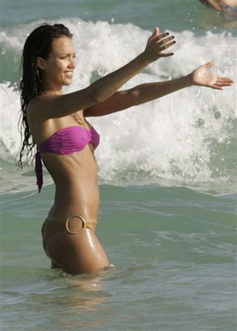 Name:  jessica-alba-bikini--pokienipples (Small).jpg
Views: 5963
Size:  21.5 KB