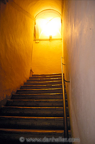 Name:  stairway01-big.jpg
Views: 239
Size:  41.6 KB